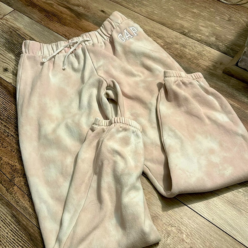 Girls sweatpants, used in good condition. See detailed photos… small pen marks.